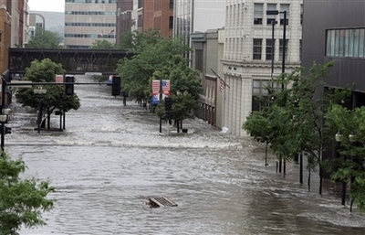 Flooding hits historic 500-year levels in Iowa