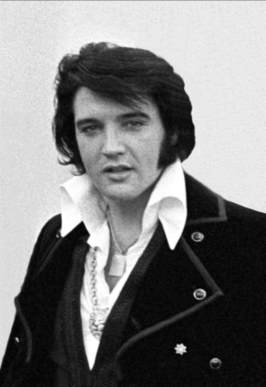 Elvis with scapular