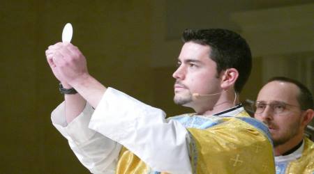 Fr. Scott Nolan offering Mass