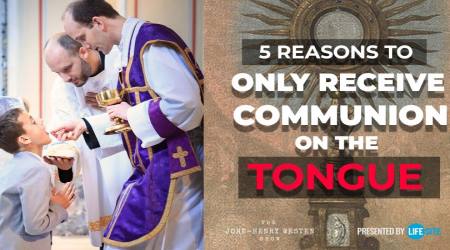 5 reasons why Catholics should only receive Holy Communion on the tongue