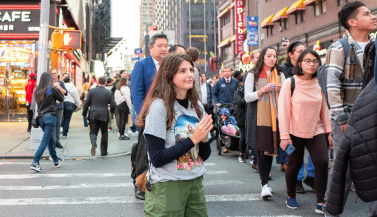 Massive NYC Eucharistic procession